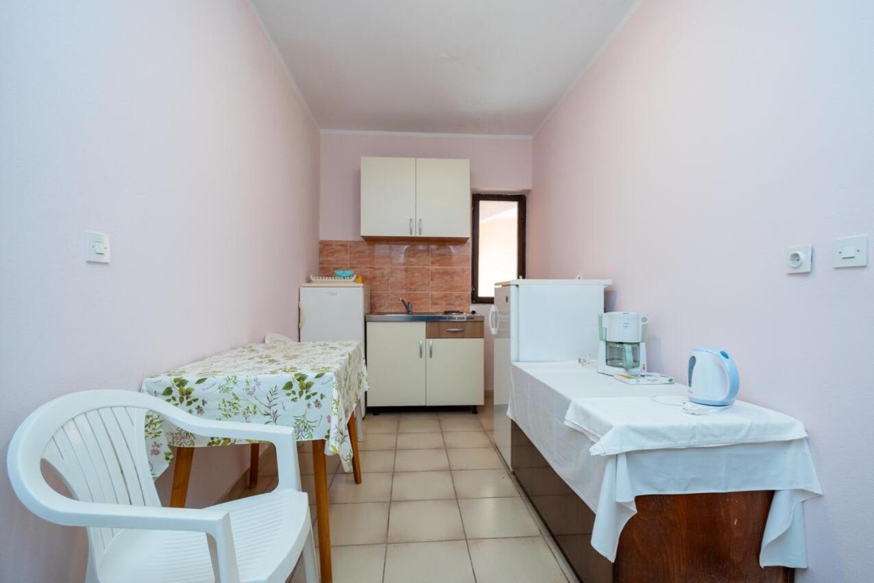 Apartments And Rooms With Parking Space Zubovici, Pag - 16063 Exterior foto